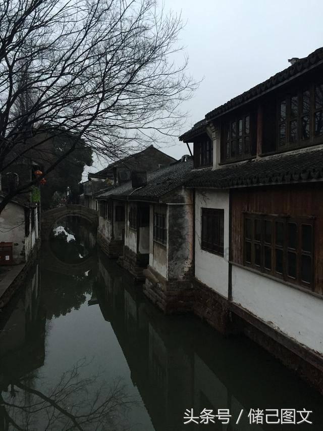 夏日时尚的爱丽